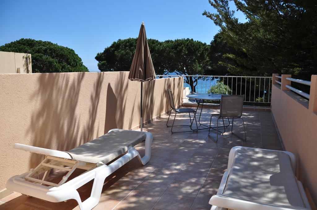 Hotel De La Plage Le Lavandou Quarto foto