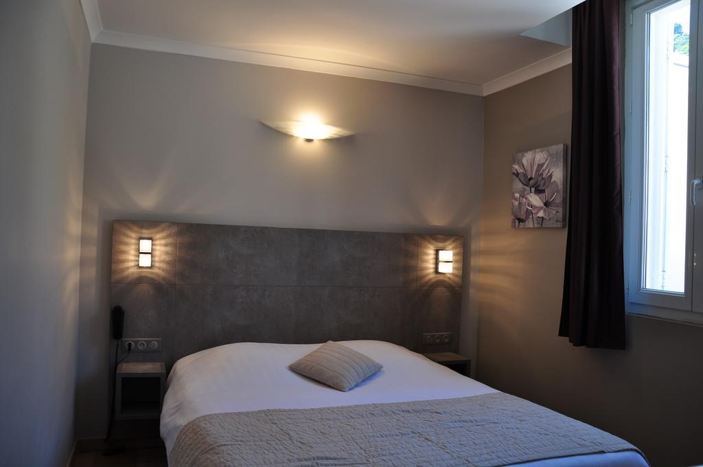 Hotel De La Plage Le Lavandou Quarto foto