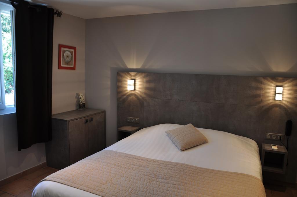 Hotel De La Plage Le Lavandou Quarto foto