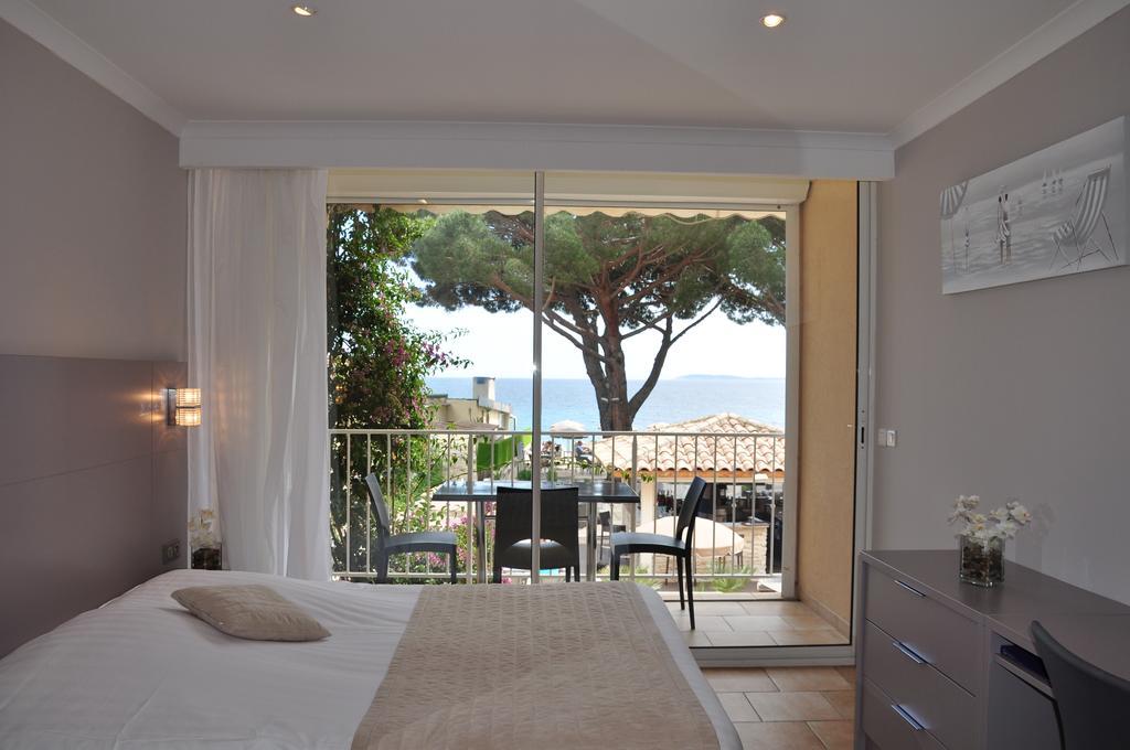 Hotel De La Plage Le Lavandou Quarto foto