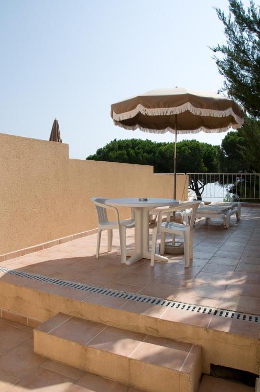 Hotel De La Plage Le Lavandou Quarto foto